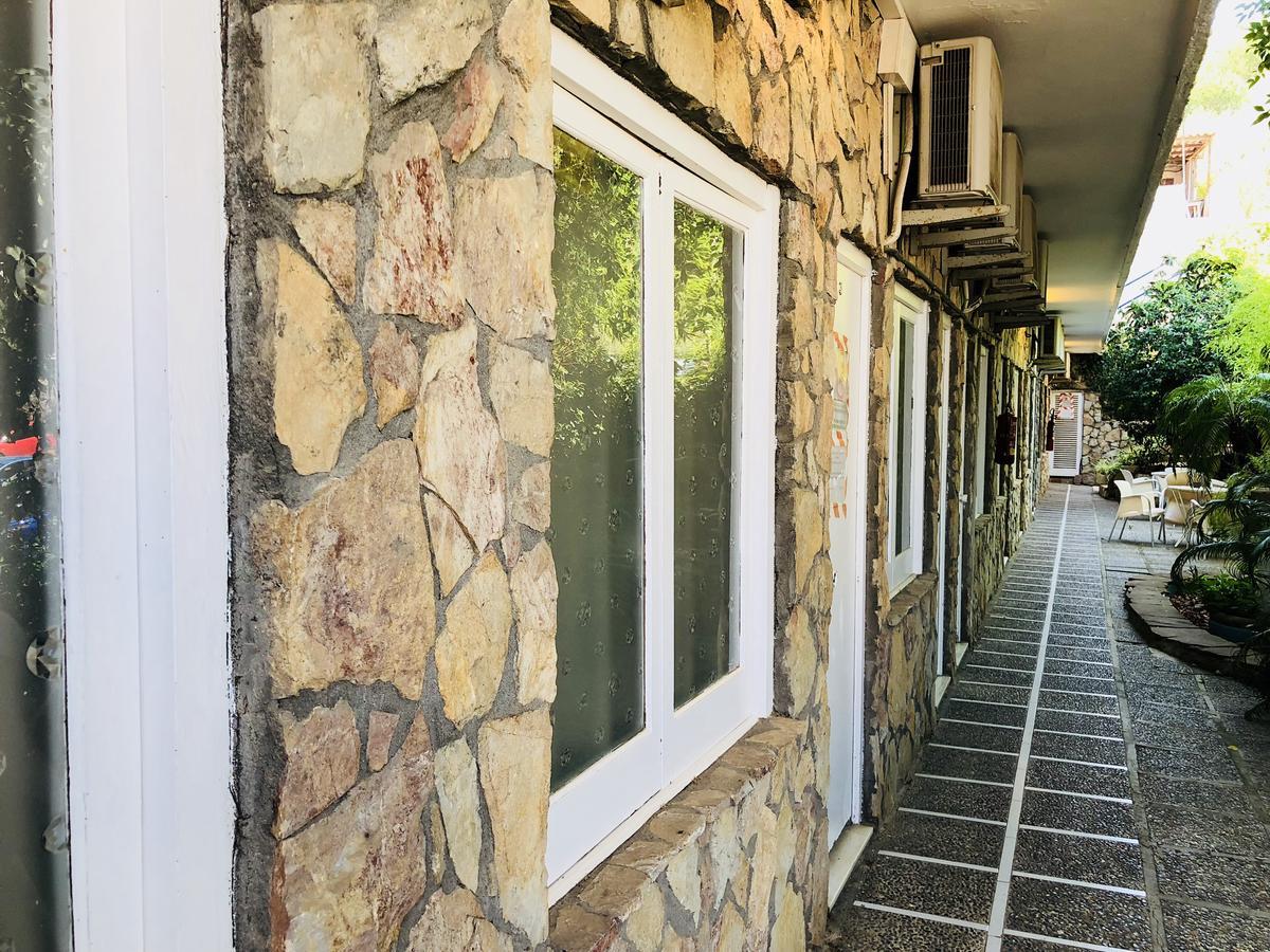 Hostal Univers Καλέλα Εξωτερικό φωτογραφία