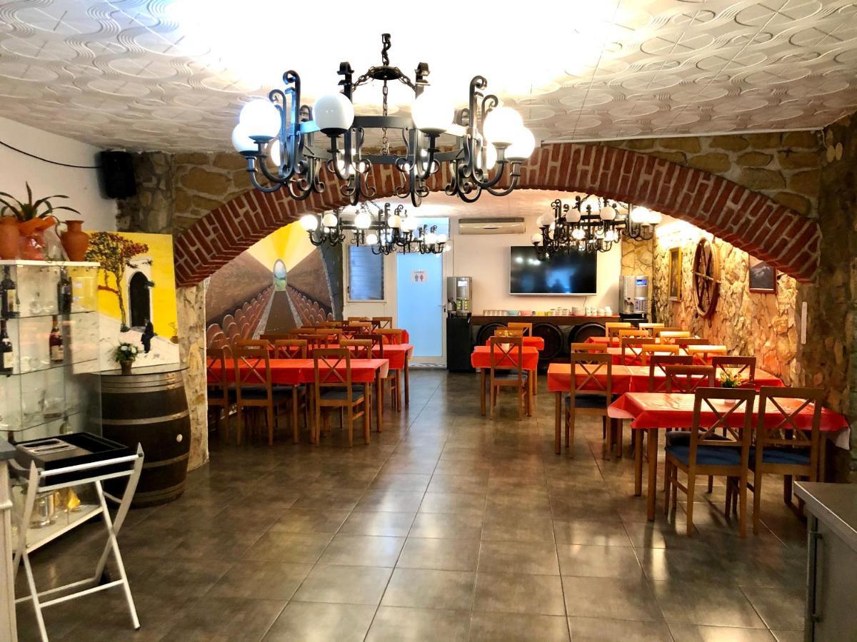 Hostal Univers Καλέλα Εξωτερικό φωτογραφία