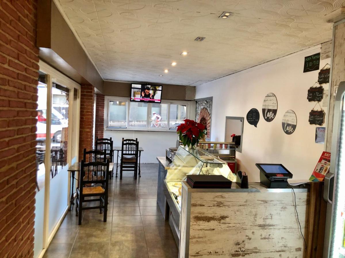 Hostal Univers Καλέλα Εξωτερικό φωτογραφία
